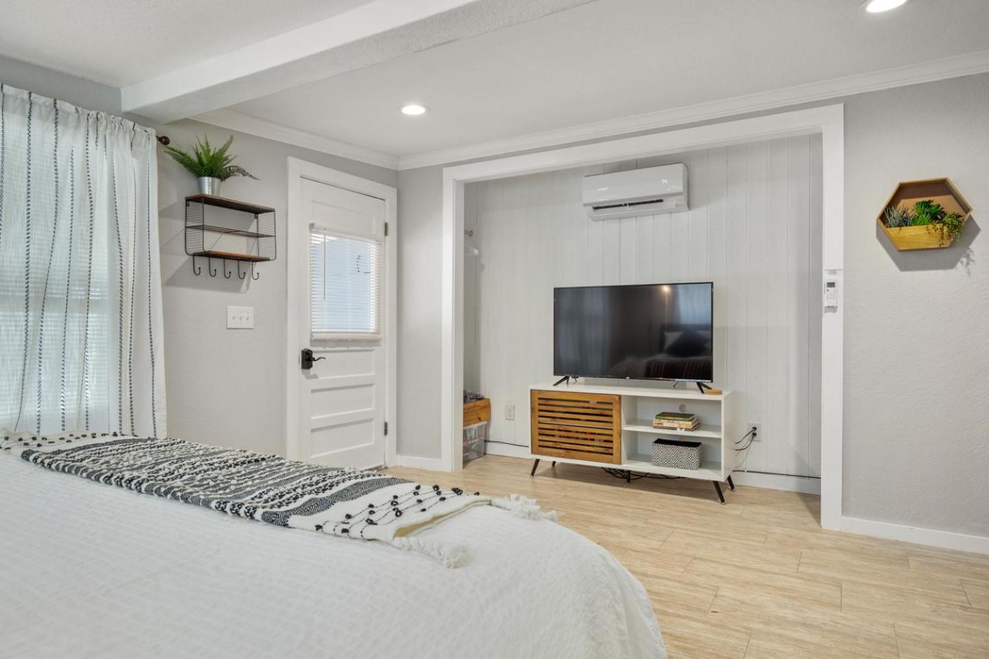 Downtown Studio 1 At Beer Ranch Project Inn Wimberley Exteriör bild